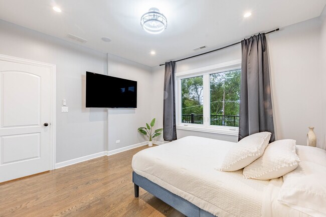 Photo - 4634 S Langley Ave Unit 3