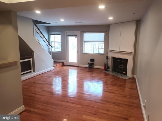 Photo - 5700 Chapman Mill Dr