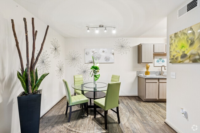2BR, 1.5BA - 1000SF - Dining Room