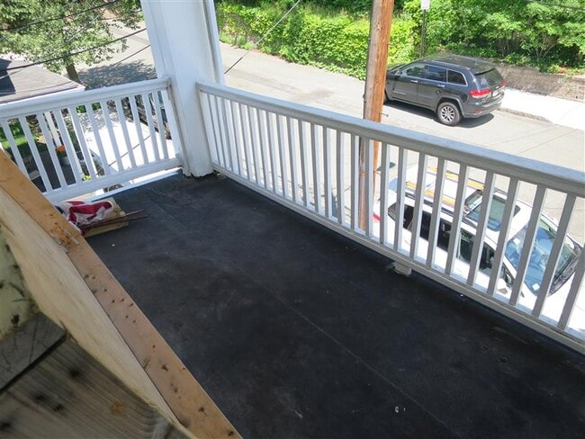 Building Photo - 64 Linden Ave Unit 2