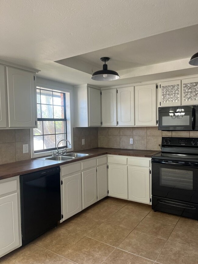 Photo - 1712 Windsor Way