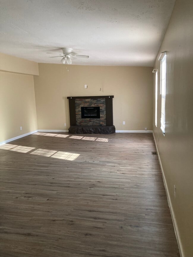 Photo - 300 Glade Springs Rd