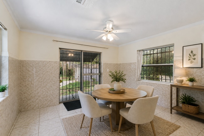 Photo - 1227 Merritt St