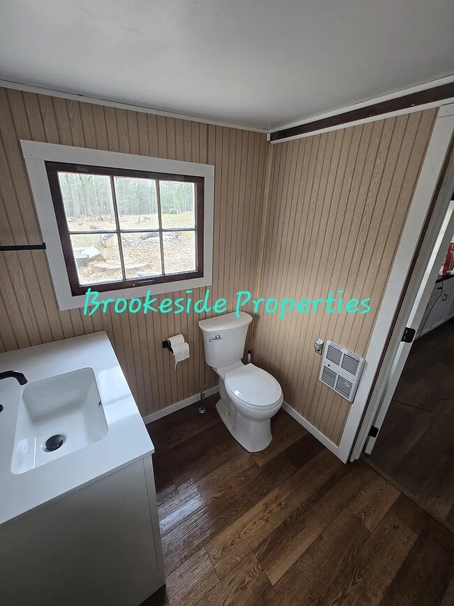 Bathroom - 1326 E Hess Lake Dr
