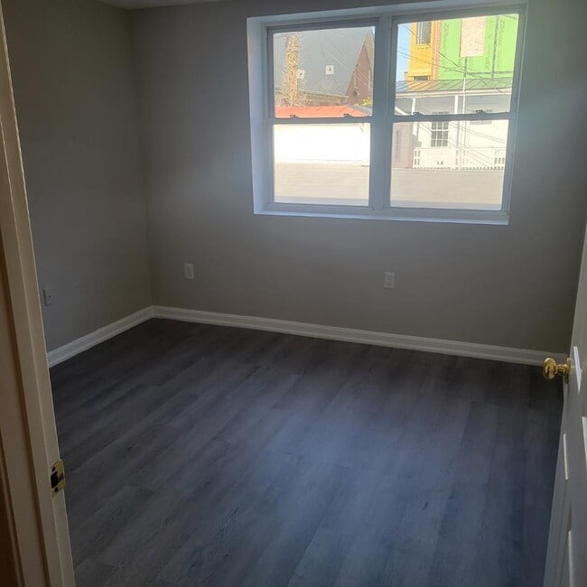 Photo - 137 N Market St