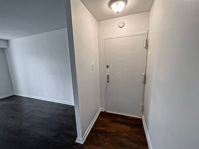 Photo - A Gorgeous 1 Bed 1 Bath Unit With Patio In Edsall Bluff - ALL Utilities Included! Unidad A