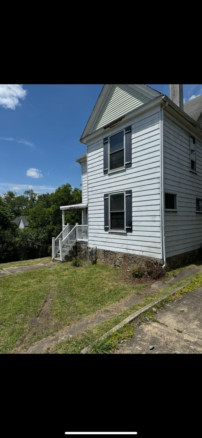 Photo - 607 7th St