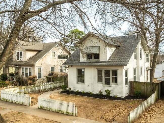 Building Photo - Freshly Updated 4 Bedroom House