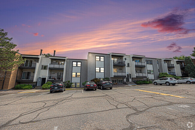 Building Photo - 1350 Golden Cir Rental