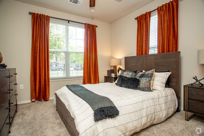2BD/2BA-1096-SF Master Bedroom