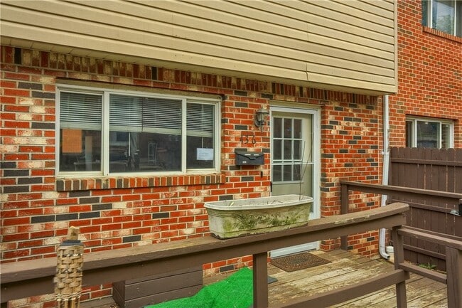 Photo - 436 Brierly Ln