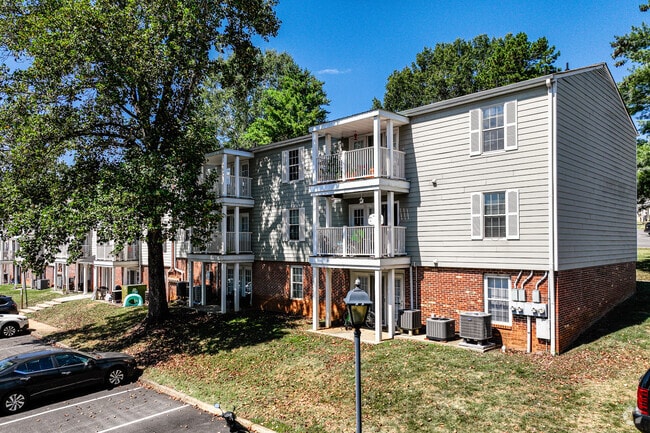 Building Photo - Villas at Southern Ridge Rental