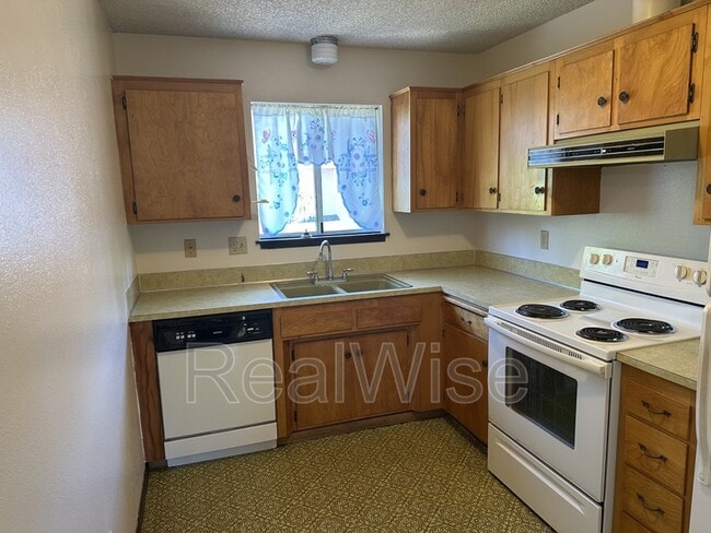 Photo - 401 SE 9th St