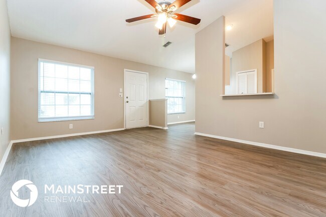 Photo - 10927 Livingston Dr