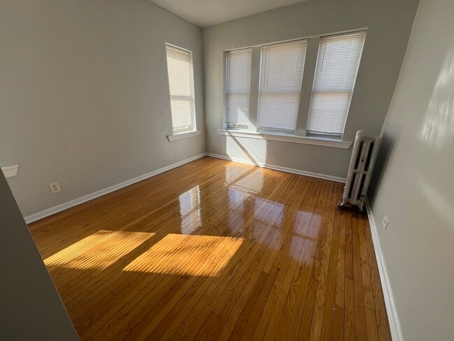 Photo - 2047 E 68th St