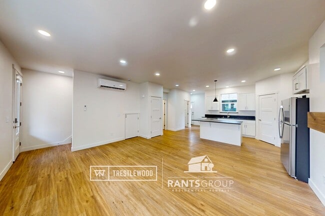 Photo - Modern Home in Trestlewood – Where Comfort Meets Community!