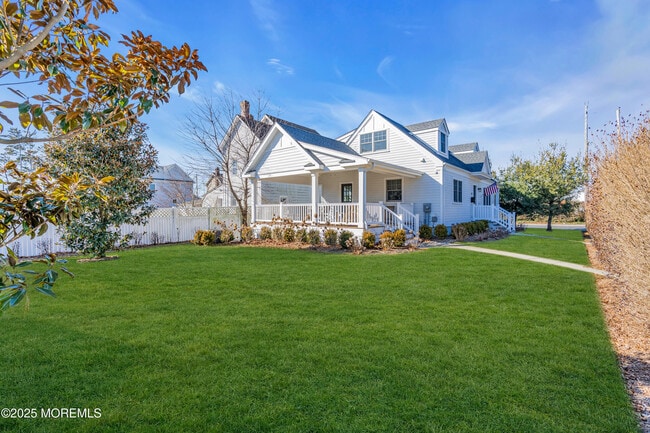 Photo - 611 St Clair Ave