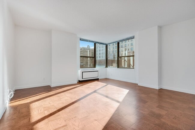 Building Photo - 247 W 87th St