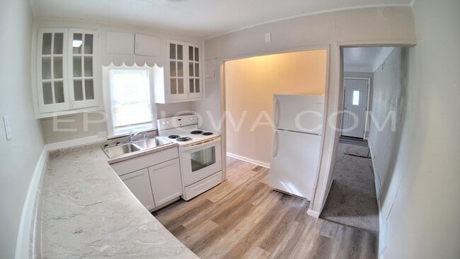 Photo - 1339 K Ave NE