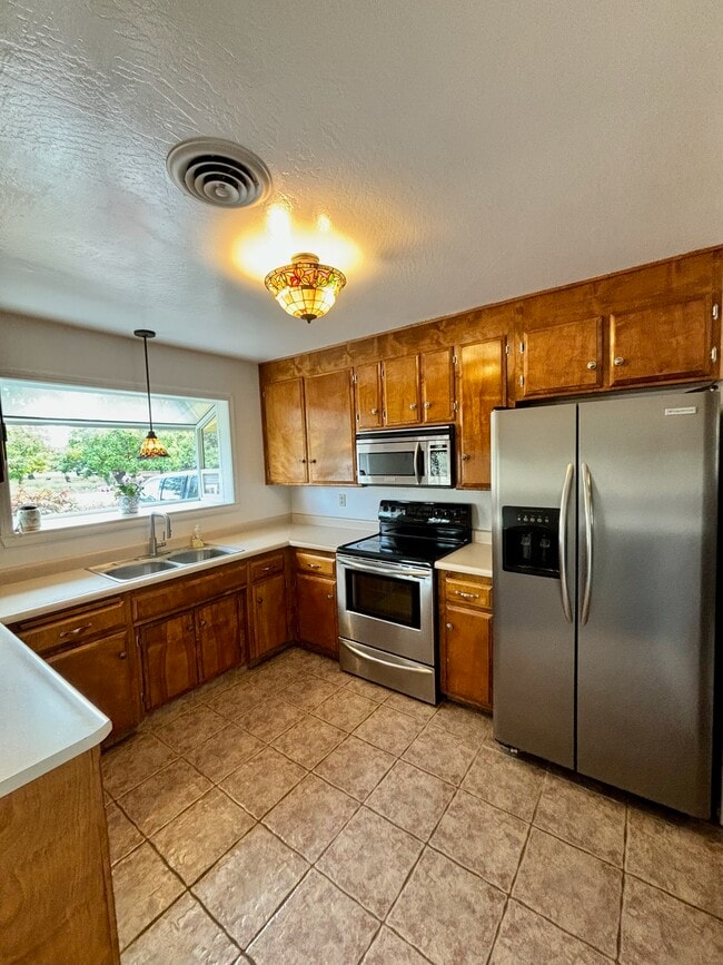 Photo - 2161 Larkin Rd