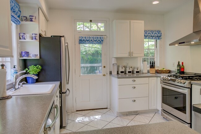 Photo - 207 Cameron Ln