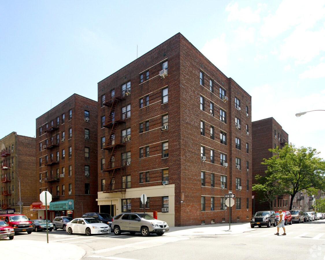 210 E 181 St - 210 E 181 St