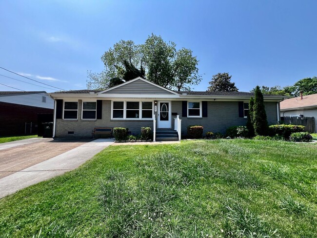 Gorgeous fully renovated 4 bedroom home in... - Gorgeous fully renovated 4 bedroom home in...