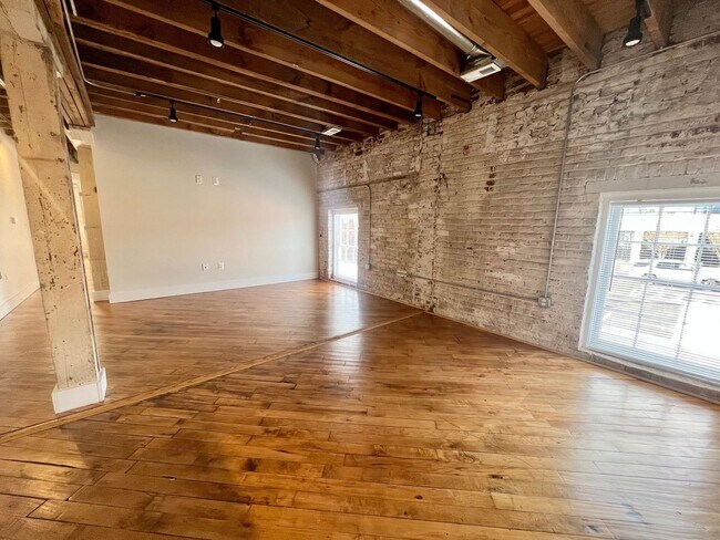 Photo - Beautiful 2 Bed in Historic Downtown Frede...