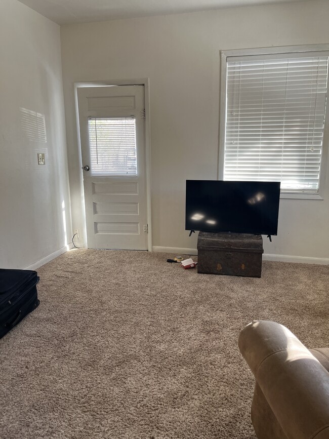 Photo - 204 W 9th St