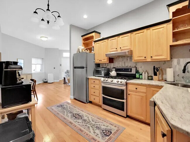 290 E 8th St Unit 290 E 8th St #8