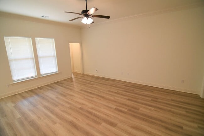 Photo - Trendy, 3 bedroom, 2 bath home in coveted Kenilworth Crossing Community near LSU