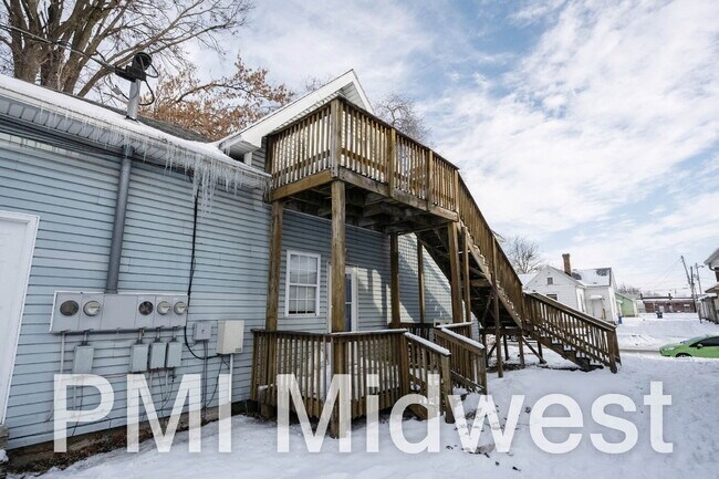 Photo - "Charming 1-Bedroom Retreat in Kokomo – Cozy Living with 750 Sq Ft of Comfort!" Unit 4