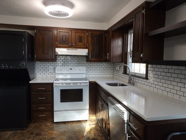 Building Photo - 28 Greenwich St Unit #2