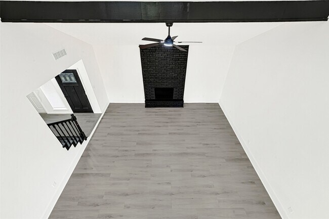 Building Photo - 14823 Elmont Dr