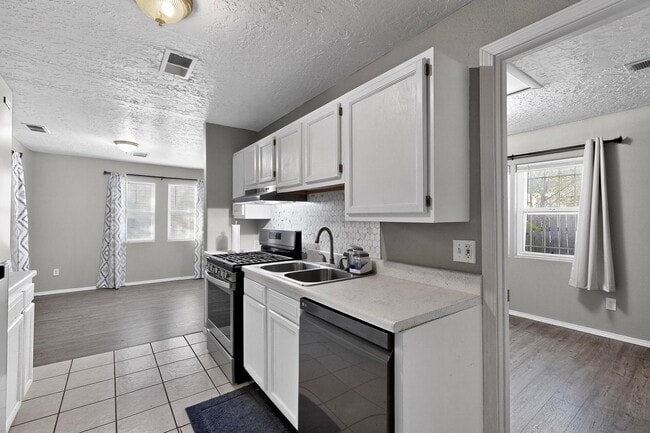 Photo - Historic Bungalow House 2/bd 1/ba 730/sf