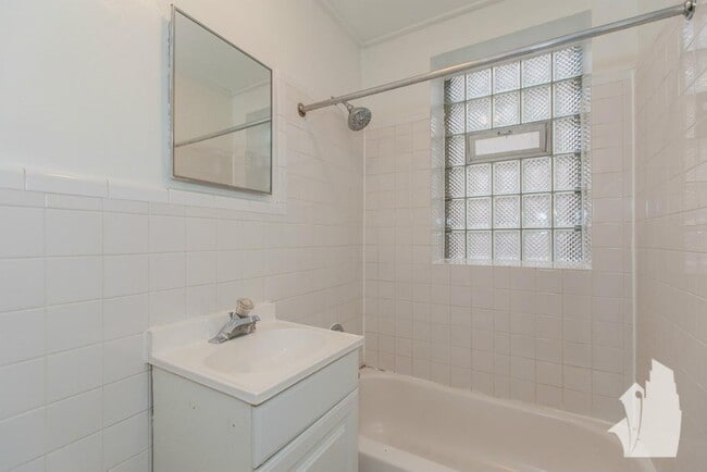 Photo - 411 W Roscoe St Unit 410