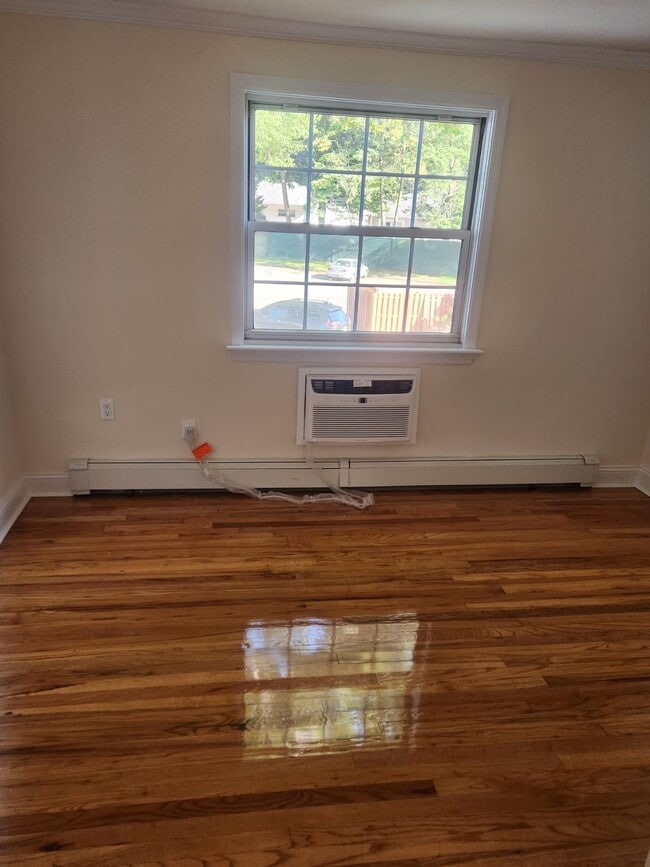 Bedroom - 3 Rm, 1 Bd, 1 Ba, Reno 3
