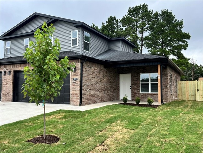 Building Photo - 502 Cosmos St