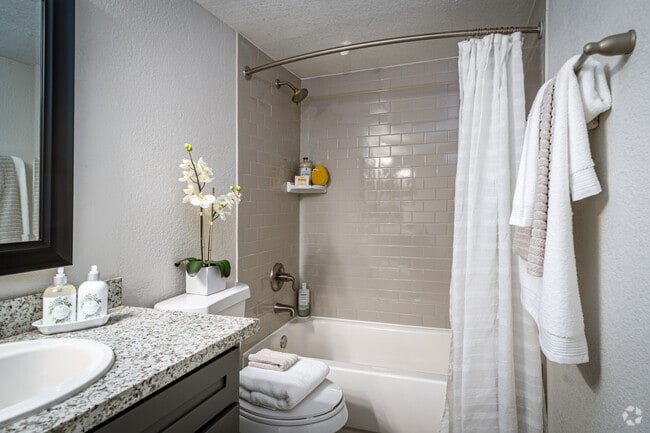 1BR, 1BA - 800SF