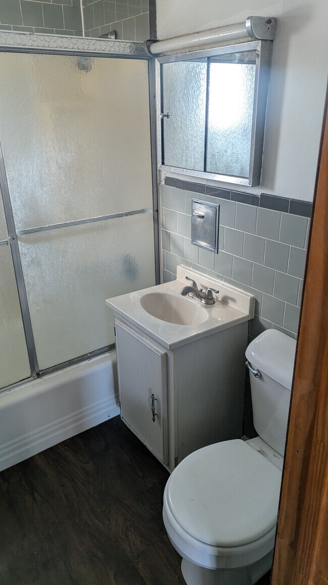 Photo - 24 Mechanic St Unidad B