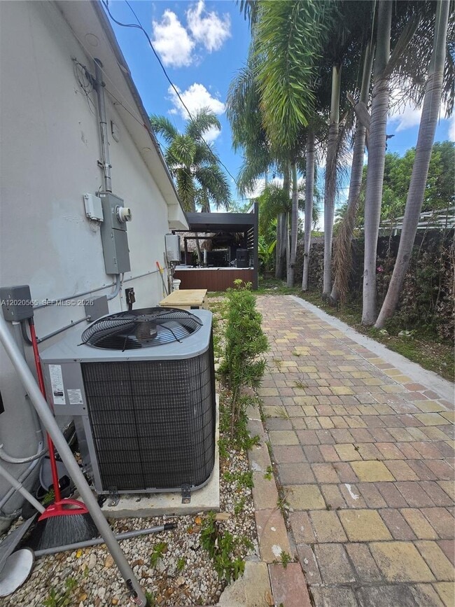 Photo - 1730 SW 93rd Ct Unidad Efficiency