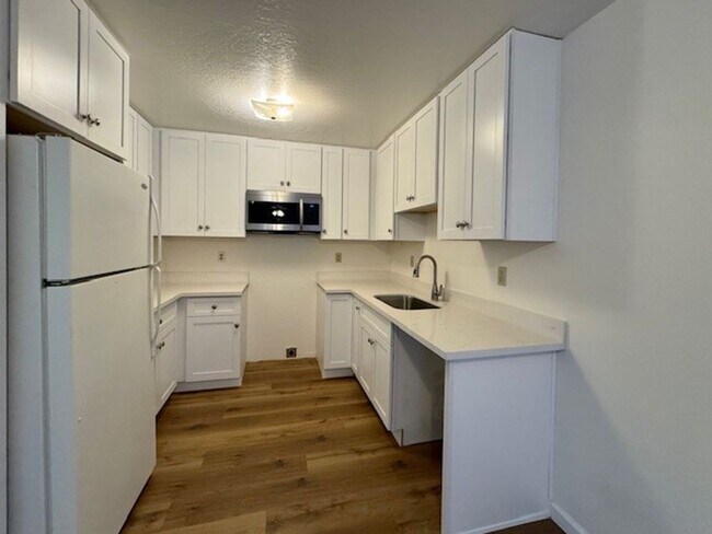 Photo - Golden Gate Drive, 930-940 Unit 930 Golden Gate Drive