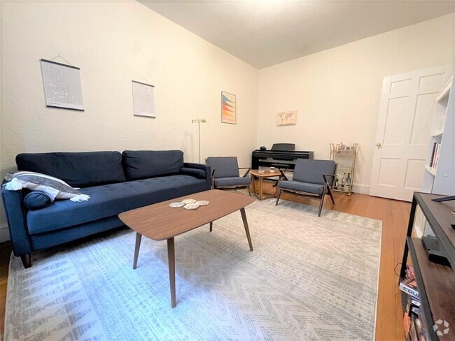 Building Photo - 17 Gray St Unit 2 Rental