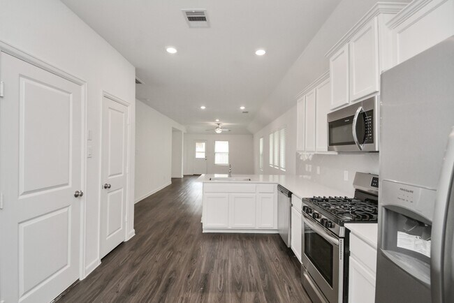 Photo - 15819 Kinlough Dr