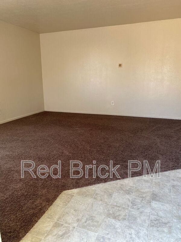 489 Cedar Ave