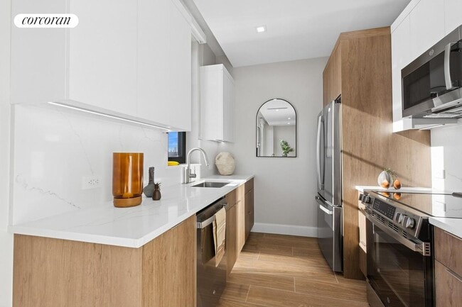 Photo - 760 Metropolitan Ave