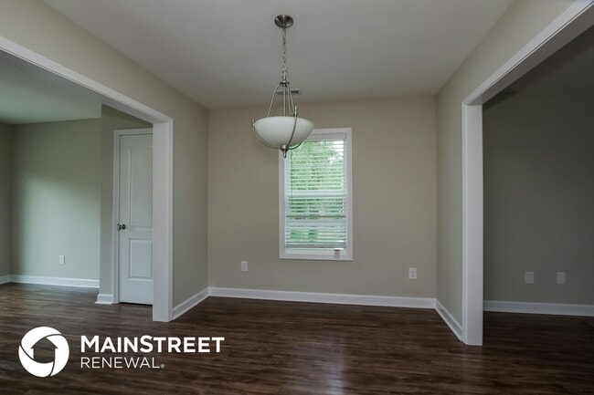 Photo - 492 Rogers Lake Rd E