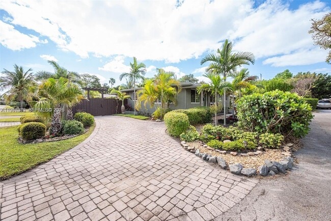 Building Photo - 1532 NE 39th St