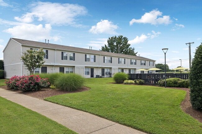 Building Photo - August Oaks