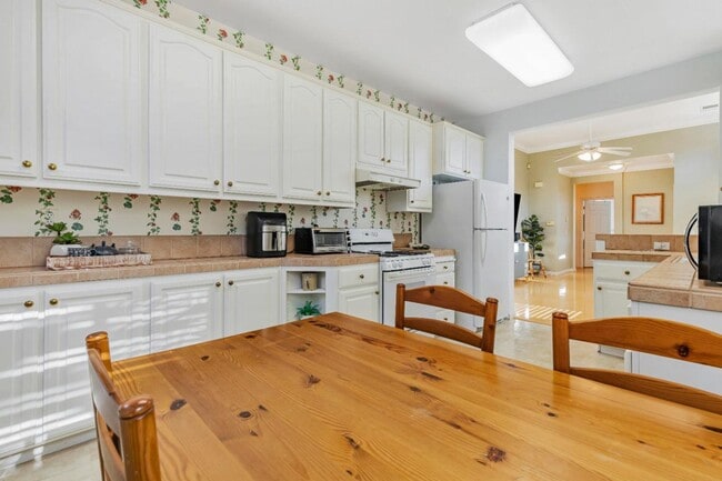 Photo - CHARMING 2 BEDROOM & 2 BATHROOM DUET! LOVE...